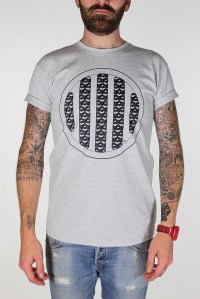 grey horn grill tee