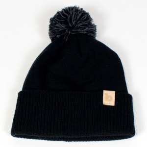black bobble beanie 1