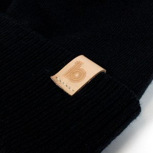 black bobble beanie 3